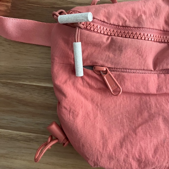 The North Face Never Stop Belt Bag - Picture 4 of 11